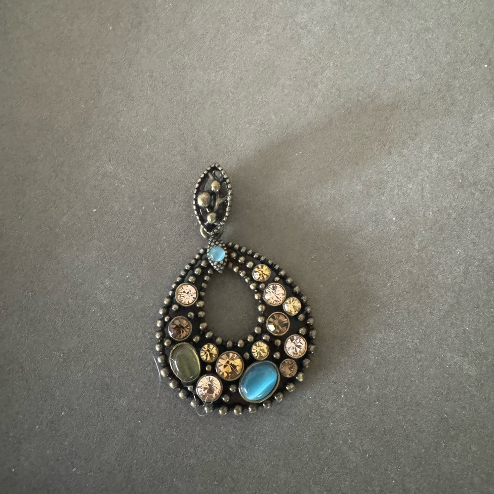 Elegant Multi-Stone Teardrop pendant